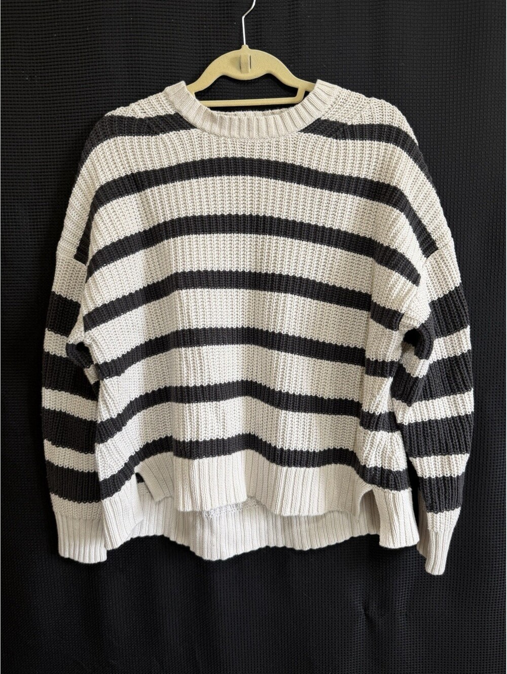 American Eagle Striped Chunky Knit Sweater Women’s Medium Cream Gray Oversized
